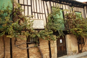 Ejemplo de casa típica medieval, morada de fray Tomás de Berlanga para mayor interés